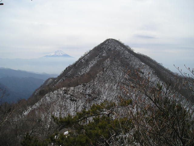茅ケ岳と富士山