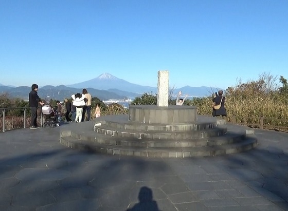 �R�� ��]��